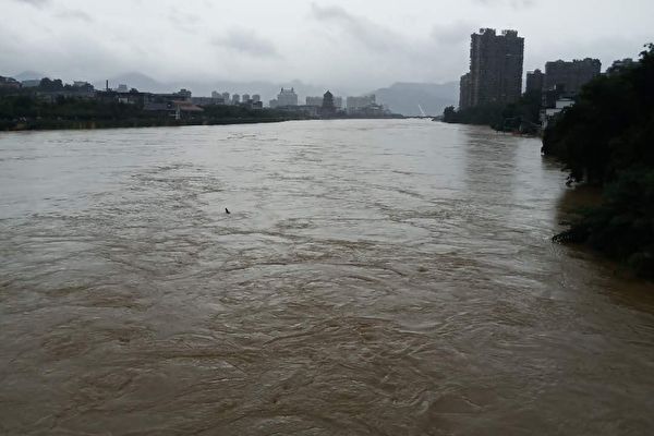 江西洪災告急 至少兩鎮居民開始撤離