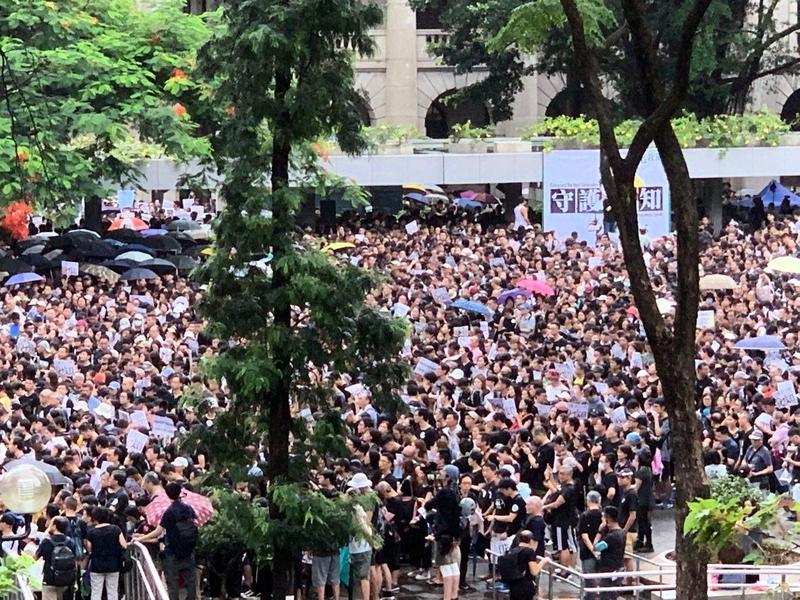 【8.17反送中】守護下一代 香港教育界2.2萬人冒雨遊行