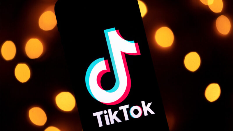 圖為平板電腦屏幕上顯示的社交媒體應用程式抖音國際版（Tiktok）的徽標。（LIONEL BONAVENTURE/AFP via Getty Images）