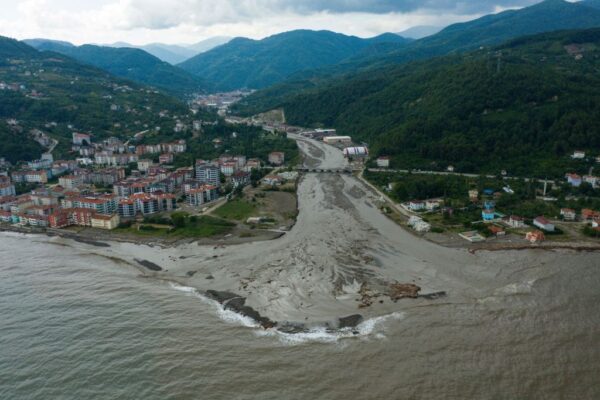 2021年8月11日土耳其北部黑海地區水災和土石流災難。（ STR/AFP via Getty Images）