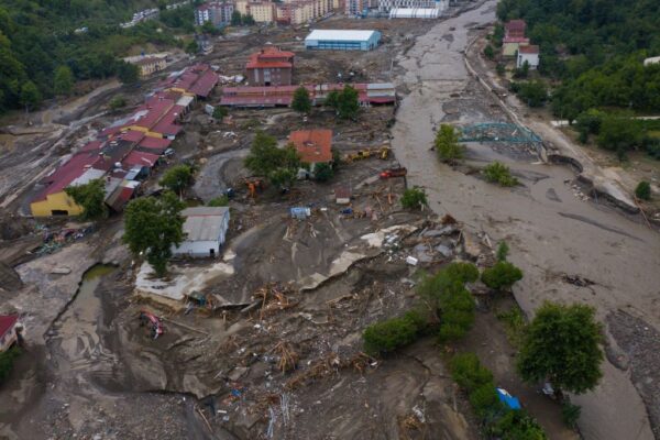 2021年8月11日土耳其北部黑海地區水災和土石流災難。（ STR/AFP via Getty Images）