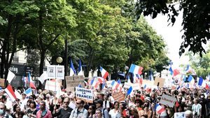 連續6周 法國民眾上街抗議健康通行證