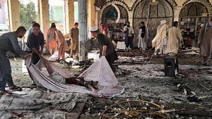 阿富汗清真寺致命爆炸 據報百人喪生