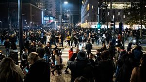 荷蘭爆發反對疫情措施抗議 20多人被逮捕
