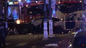 Tesla失控沿街衝撞 巴黎釀1死20傷