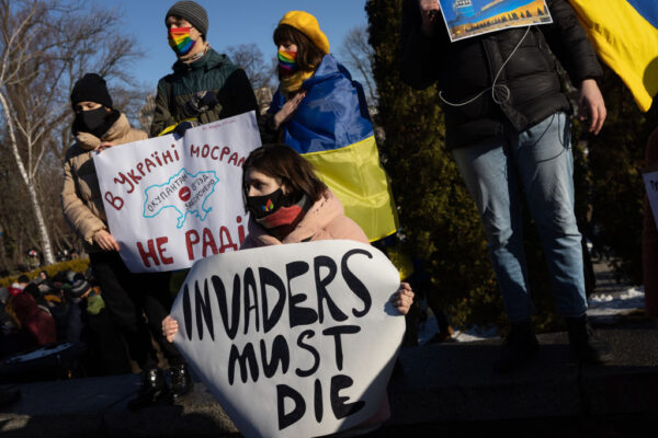 2022年2月12日，在烏克蘭基輔，人們參加了團結遊行，以表示對與俄羅斯緊張局勢升級的團結和愛國精神。（Chris McGrath/Getty Images）