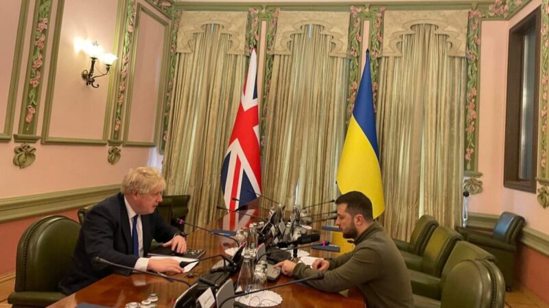 英國首相約翰遜突訪基輔 與澤連斯基會面