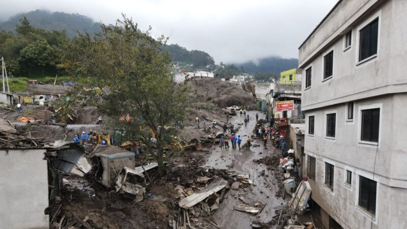 2022年1月31日，首都基多（Quito）出現20年來最大暴雨，引發洪水和土石流，導致28人死亡及52人受傷。（RODRIGO BUENDIA/AFP via Getty Images）