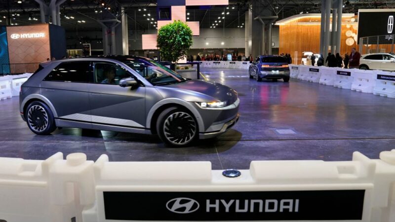 2022年4月13日，在紐約雅各布-賈維茨會議中心舉行的國際車展媒體預展上，被評為年度世界汽車的現代Ioniq 5。（TIMOTHY A. CLARY/AFP via Getty Images）