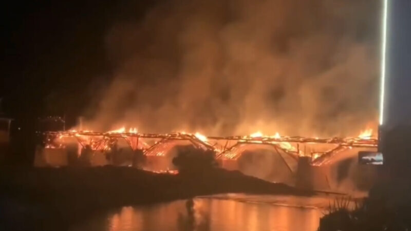 中國現存最長木拱廊橋 萬安橋遭焚燬