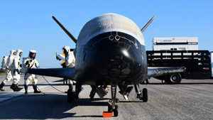 美軍偵測到中共太空飛機在軌道上釋不明物