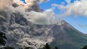 印尼梅拉比火山爆發 濃煙直衝天際高達7公里