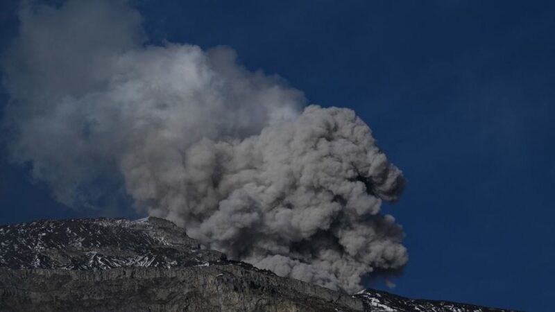 哥倫比亞魯伊斯火山蠢蠢欲動 當局下令緊急撤離（影片）