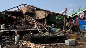 氣旋襲緬甸釀60死逾百人失蹤 村民收拾殘局尋親人