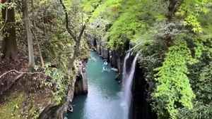 日本8/8強震 宮崎高千穗峽岩石崩落暫停划船賞景