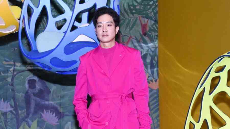 台灣金鐘影帝薛仕凌涉「閃兵」 赴警局說明案情