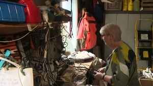 法國「充電婆婆」20年來開放家門讓移民充電手機