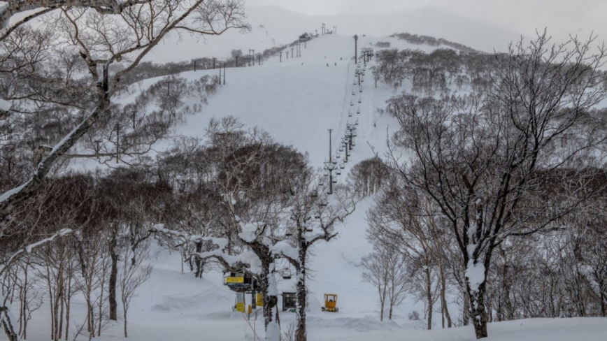 日本青森滑雪場雪崩二人受傷 十三人受困