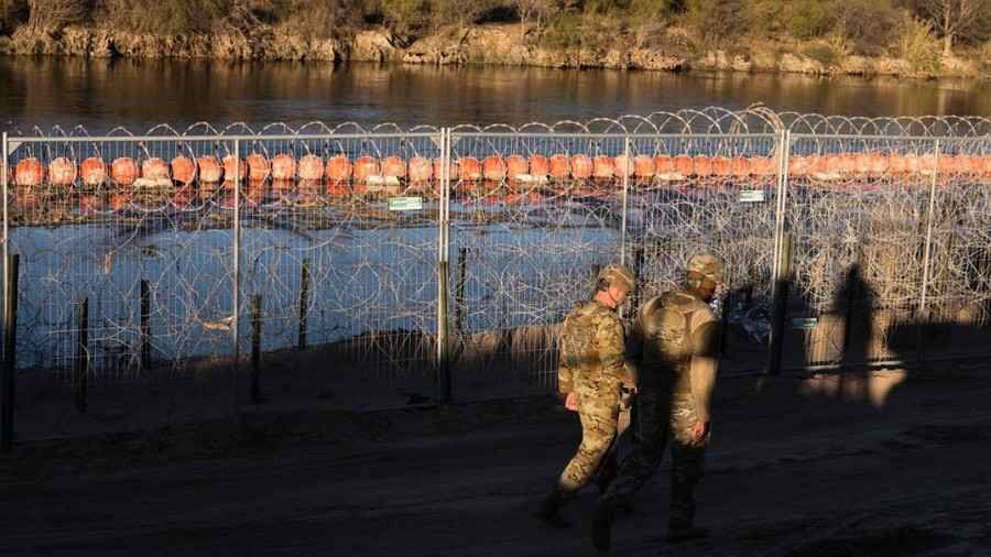 美軍機搭載驅逐移民 傳墨西哥不同意降落