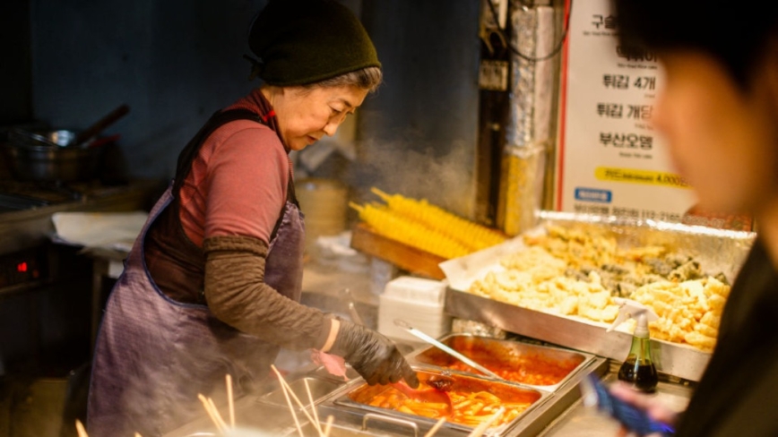 辣炒年糕飯捲拉麵價格不再親民 南韓傳統小吃店逐年縮減