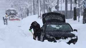 災害級大雪吹襲日本北部 86航班取消 超市現搶購潮