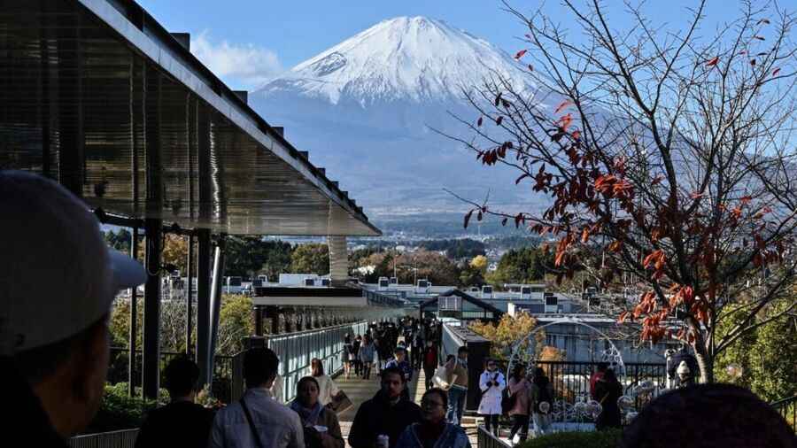 富士山封山期 再有2中國男違規登山遇險