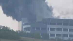 南韓大型物流中心起火 猛烈濃煙不斷冒出 178人疏散