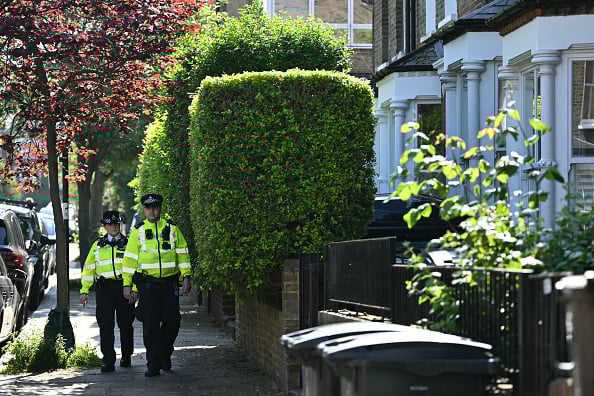 2025 年 5 月 13 日,警方在倫敦英國首相施紀賢的住所外巡邏。(JUSTIN TALLIS/AFP via Getty Images)2025 年 5 月 13 日,警方在倫敦英國首相施紀賢的住所外巡邏。(JUSTIN TALLIS/AFP via Getty Images)