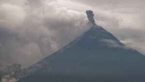 危地馬拉火山噴發濃煙灰燼 逾500人緊急撤離