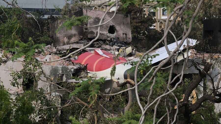 印航空難｜增至279死 有居民在樹下睡覺遭殃