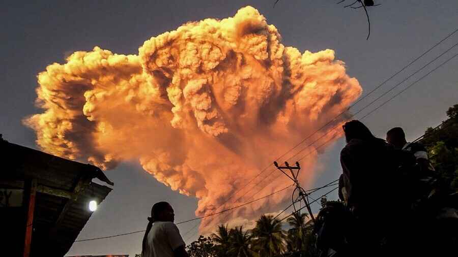 印尼火山大噴發 日本氣象廳：恐引發氣壓型海嘯