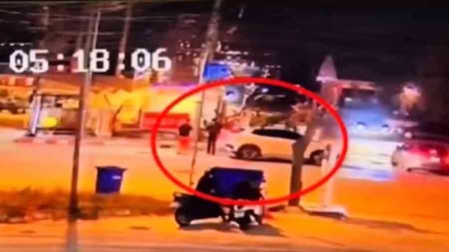 中國遊客遭持槍綁架 泰國4名假警察當街勒索