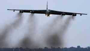 南海、台海緊張升溫 美軍B-52轟炸機特遣隊飛抵關島