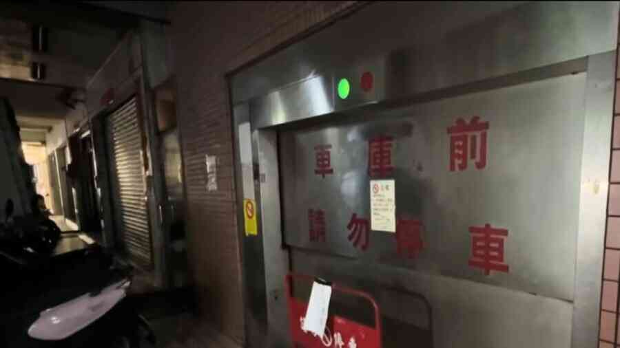 疑鄰居誤啟設備 台中1歲童「遭機械車位夾死」