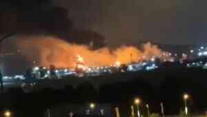 烏夜襲俄黑海度假勝地 大煉油廠爆炸火勢猛烈（影片）