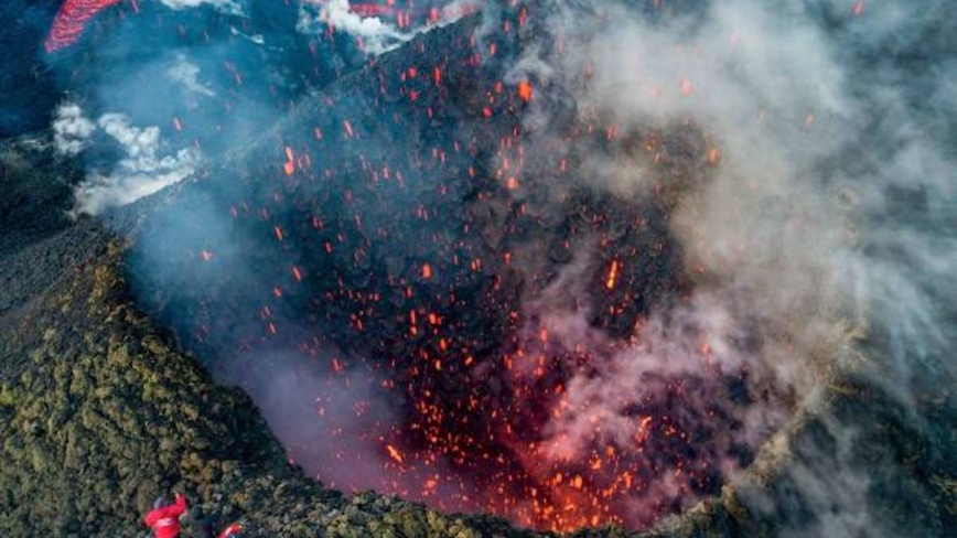 圖為俄羅斯堪察加半島克柳切夫火山爆發的資料圖片,與本新聞無關。(MAXIM FESYUNOV/AFP via Getty Images)