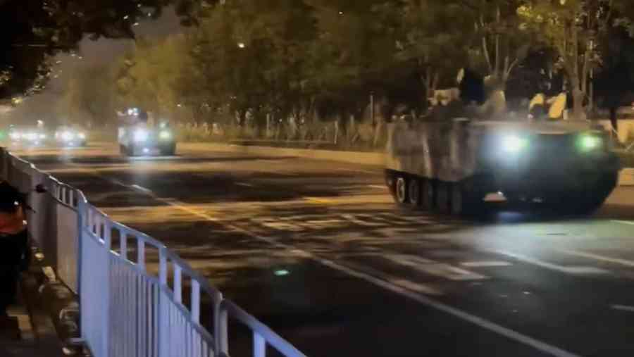 天安門廣場周邊再封路 出現大量軍車