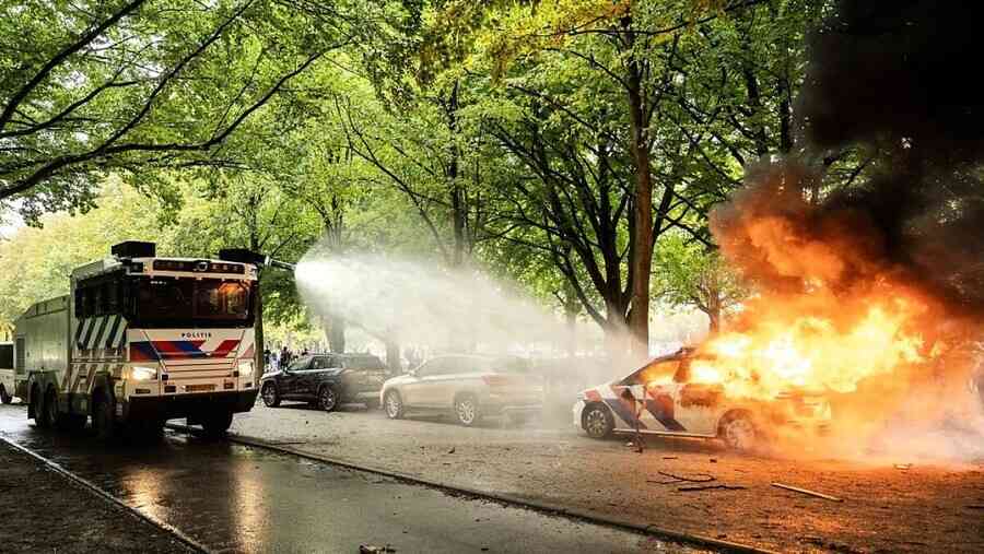 荷蘭反移民抗議活動 爆警民衝突30人被捕