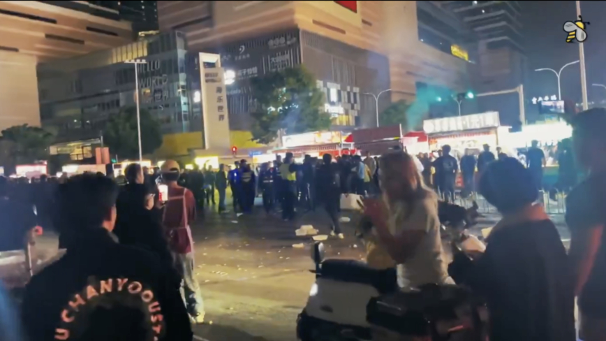 昆明夜市攤販大戰城管6小時 鍋碗瓢盆滿天飛（影片）