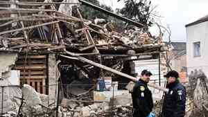 俄導彈和無人機猛烈攻擊烏克蘭 致五死數萬人斷電