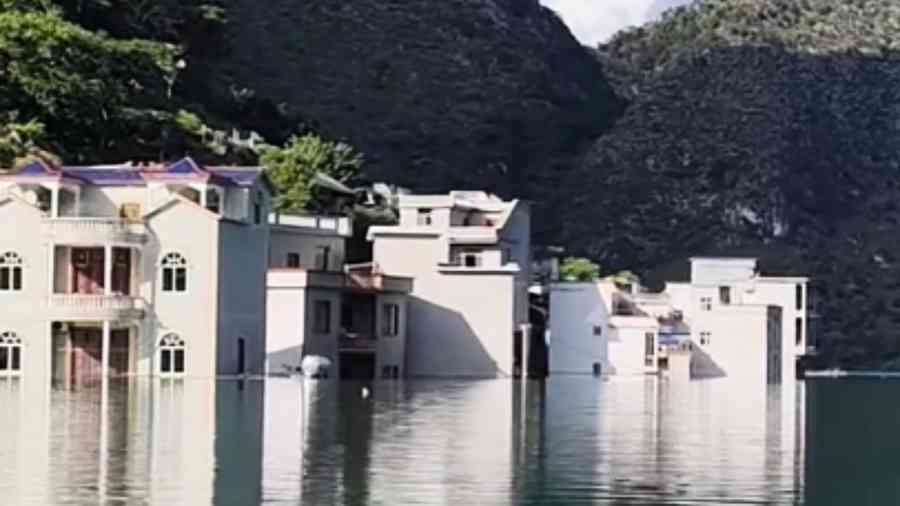 廣西百色被洪水圍困逾20天 變成「水城威尼斯」（影片）