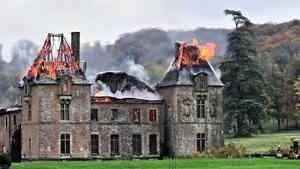 法國修道院遭焚燬 曾被譽為「阿登聖母院」