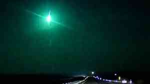 寧夏內蒙多地驚現不明飛行物 突然爆發綠光（多影片）
