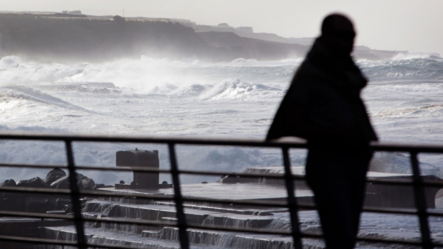 西班牙度假勝地遭巨浪襲擊 已致三死十五傷