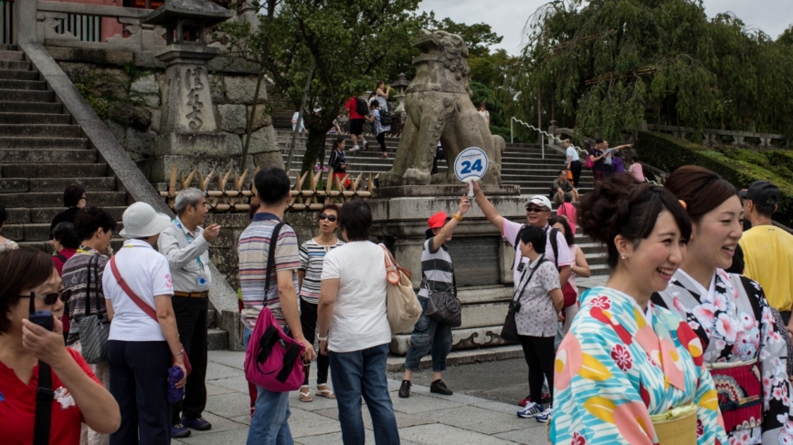 中國遊客在日本受訪 聽記者提「習近平」立即離開（視頻）