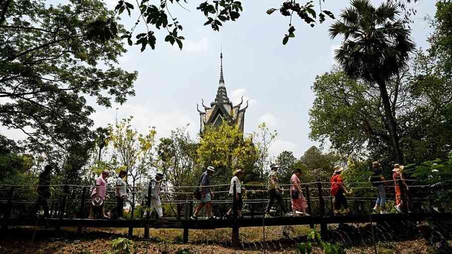 柬埔寨宣布「中國公民免簽」 陸網驚嚇：度假還是渡劫