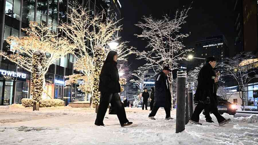 韓國首爾今年第一場雪 連環車禍頻傳