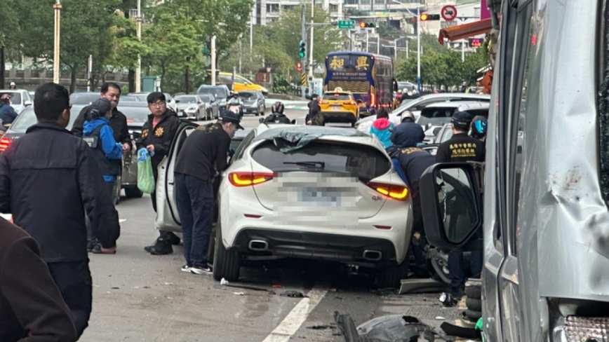 基隆毒駕奪命 男開車一路連撞十二車及攤架釀一死二傷