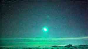 台東南橫夜空驚現青綠色火流星 罕見畫面曝光（影片）