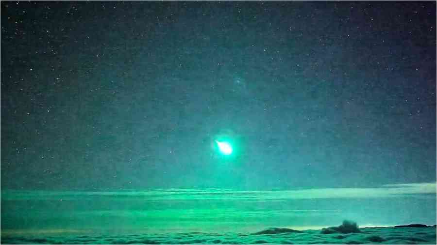 台東南橫夜空驚現青綠色火流星 罕見畫面曝光（影片）